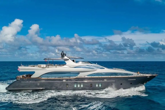 Motor yacht charter