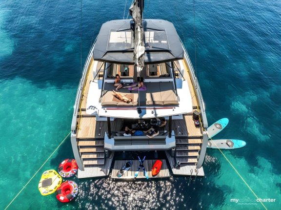 Moon 60 Hull 8 2025