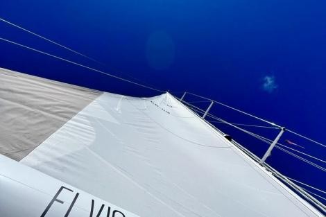 Review img # 33 of the yacht ELVIS MAGIC