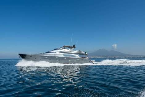 Review img # 1 of the yacht LADY B